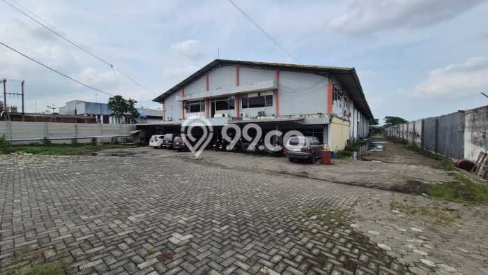 Dijual! Gudang di Waru Surabaya LT 4586m2 / LB 2222m2 Kawasan Strategis Dijual! Gudang di Waru Surabaya LT 4586m2 / LB 2222m2 Kawasan Strategis