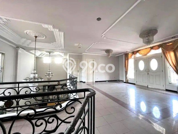 Hunian Mewah LB 550m2 Siap Pakai Desain Elegan di Dharma Husada, Surabaya Hunian Mewah LB 550m2 Siap Pakai Desain Elegan di Dharma Husada, Surabaya