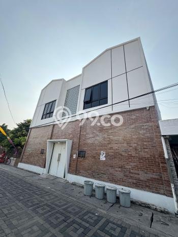 Dijual Rumah Premium dengan Fasilitas Sekitar Komplit di Jambangan, Surabaya Dijual Rumah Premium dengan Fasilitas Sekitar Komplit di Jambangan, Surabaya