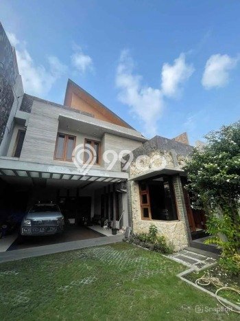 Dijual Rumah Premium dengan Fasilitas Sekitar Lengkap di Jambangan, Surabaya Dijual Rumah Premium dengan Fasilitas Sekitar Lengkap di Jambangan, Surabaya