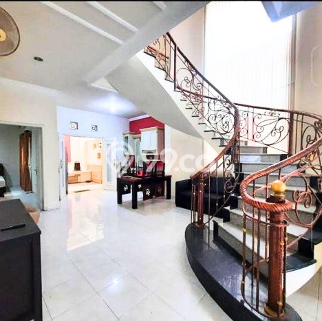 Hunian Mewah Dijual LT 200m2 di Tenggilis Mejoyo, Surabaya Hunian Mewah Dijual LT 200m2 di Tenggilis Mejoyo, Surabaya