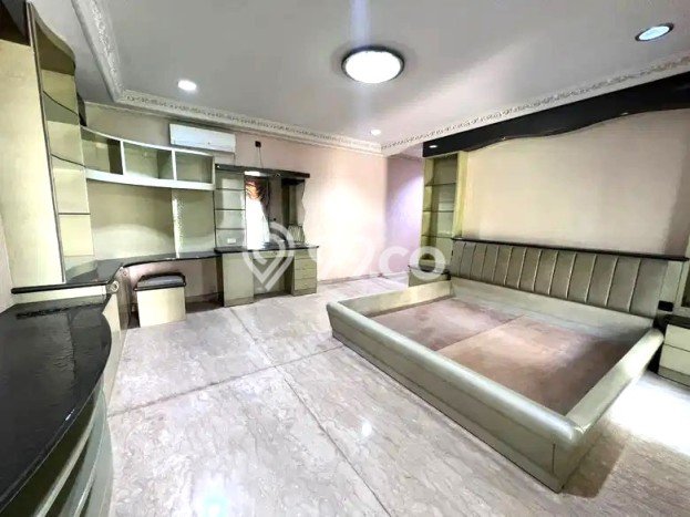 Hunian Mewah LB 550m2 Siap Pakai Desain Elegan di Dharma Husada, Surabaya Hunian Mewah LB 550m2 Siap Pakai Desain Elegan di Dharma Husada, Surabaya