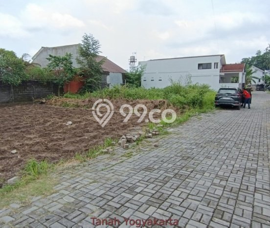 Tanah Kosong Dijual di Sleman dengan Area 221m2 Tanah Kosong Dijual di Sleman dengan Area 221m2