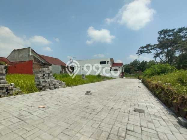 Tanah Kosong Dijual di Sleman dengan Area 221m2 Tanah Kosong Dijual di Sleman dengan Area 221m2