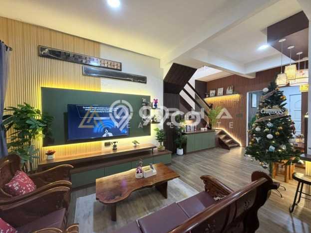 Rumah Mewah LB 116m2 Siap Huni Desain Elegan di Batam Centre, Batam Rumah Mewah LB 116m2 Siap Huni Desain Elegan di Batam Centre, Batam