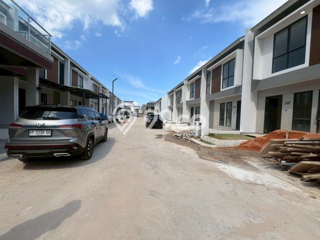 JUAL CEPAT! Rumah Siap Huni Area Strategis Batam Centre, LT 72m² Bangunan 97m² JUAL CEPAT! Rumah Siap Huni Area Strategis Batam Centre, LT 72m² Bangunan 97m²