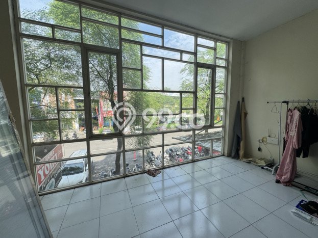 Area Ramai! Ruko Dijual di Taman untuk Bisnis Luas Bangunan 150m2 Area Ramai! Ruko Dijual di Taman untuk Bisnis Luas Bangunan 150m2