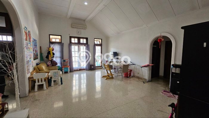 Siap Huni Hunian Elit 5 Kamar di Kebon Jeruk Dekat ke Mana Pun Siap Huni Hunian Elit 5 Kamar di Kebon Jeruk Dekat ke Mana Pun