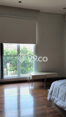 Sewa Rumah Strategis LT 1000m2 / LB 1038m2 di Meruya, Jakarta Barat Sewa Rumah Strategis LT 1000m2 / LB 1038m2 di Meruya, Jakarta Barat