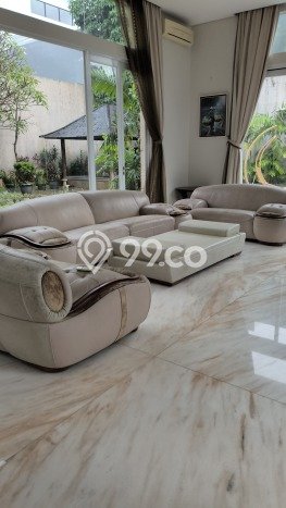 Sewa Rumah Strategis LT 1000m2 / LB 1038m2 di Meruya, Jakarta Barat Sewa Rumah Strategis LT 1000m2 / LB 1038m2 di Meruya, Jakarta Barat