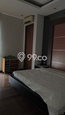 Sewa Rumah Strategis LT 1000m2 / LB 1038m2 di Meruya, Jakarta Barat Sewa Rumah Strategis LT 1000m2 / LB 1038m2 di Meruya, Jakarta Barat
