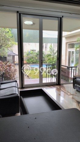 Sewa Rumah Strategis LT 1000m2 / LB 1038m2 di Meruya, Jakarta Barat Sewa Rumah Strategis LT 1000m2 / LB 1038m2 di Meruya, Jakarta Barat