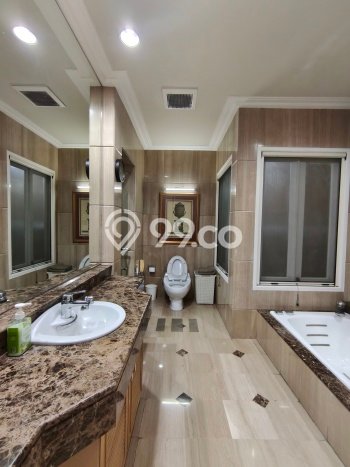 Hunian Elit LB 320m2 Siap Pakai Desain Elegan di Puri Indah, Jakarta Barat Hunian Elit LB 320m2 Siap Pakai Desain Elegan di Puri Indah, Jakarta Barat