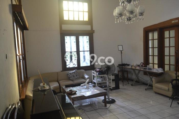 For Sale! Luxury House LT 1010m2 Desain Modern di Sayap Dago For Sale! Luxury House LT 1010m2 Desain Modern di Sayap Dago