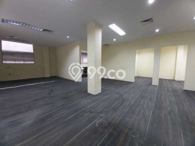 Unit Kantor Disewa Lokasi Tebet, Jakarta Selatan Spesifikasi Luas Bangunan 228m2 Unit Kantor Disewa Lokasi Tebet, Jakarta Selatan Spesifikasi Luas Bangunan 228m2