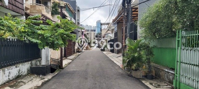 For Sale! Luxury House LT 135m2 Desain Elegan di Tomang For Sale! Luxury House LT 135m2 Desain Elegan di Tomang