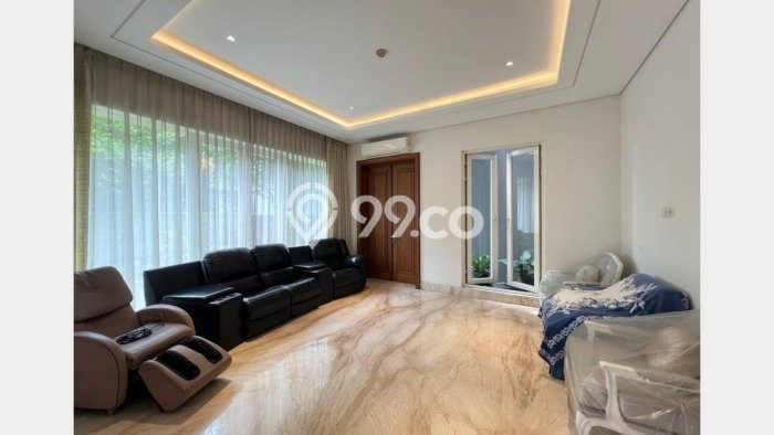 Rumah Kondisi Baik Disewakan di Pondok Indah, Jakarta Selatan LT 400m2, LB 500m2 Rumah Kondisi Baik Disewakan di Pondok Indah, Jakarta Selatan LT 400m2, LB 500m2