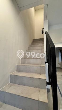 Disewakan! Rumah 4 Kamar Tidur &
2 Kamar Mandi di BSD, Tangerang Disewakan! Rumah 4 Kamar Tidur &
2 Kamar Mandi di BSD, Tangerang