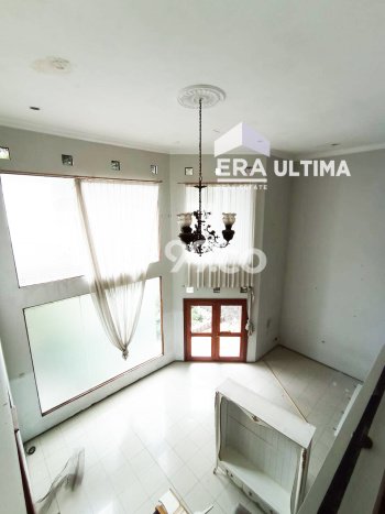 Disewakan! Rumah 5 Kamar Tidur &
3 Kamar Mandi di Setra Duta, Bandung Disewakan! Rumah 5 Kamar Tidur &
3 Kamar Mandi di Setra Duta, Bandung