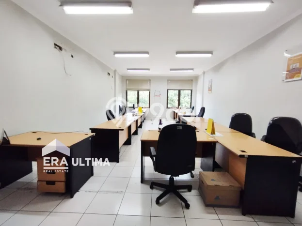AREA BERKEMBANG! Ruko Disewakan Kawasan , Luas 455m2m², Ready Usaha AREA BERKEMBANG! Ruko Disewakan Kawasan , Luas 455m2m², Ready Usaha