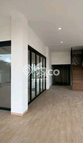 Ruko untuk disewa di Moti punya LT 283m2 & LB 1000m2 harga sewa kompetitif Ruko untuk disewa di Moti punya LT 283m2 & LB 1000m2 harga sewa kompetitif