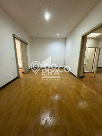 Ready to Use! Luxury House LT 200m2 Desain Elegan di Buah Batu Ready to Use! Luxury House LT 200m2 Desain Elegan di Buah Batu