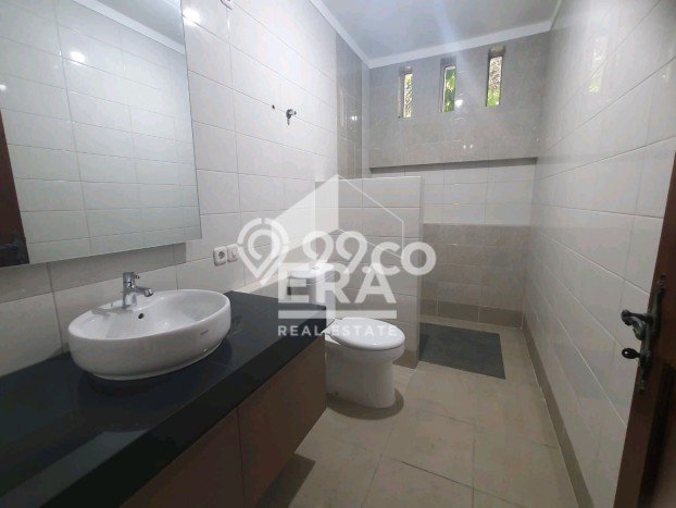 Sewa Rumah Harga Terjangkau di Setra Sari Bandung dengan 6 Kamar Tidur Sewa Rumah Harga Terjangkau di Setra Sari Bandung dengan 6 Kamar Tidur