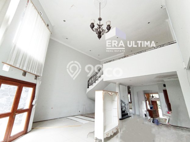 Disewakan! Rumah 5 Kamar Tidur &
3 Kamar Mandi di Setra Duta, Bandung Disewakan! Rumah 5 Kamar Tidur &
3 Kamar Mandi di Setra Duta, Bandung