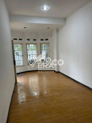 Ready to Use! Luxury House LT 200m2 Desain Elegan di Buah Batu Ready to Use! Luxury House LT 200m2 Desain Elegan di Buah Batu