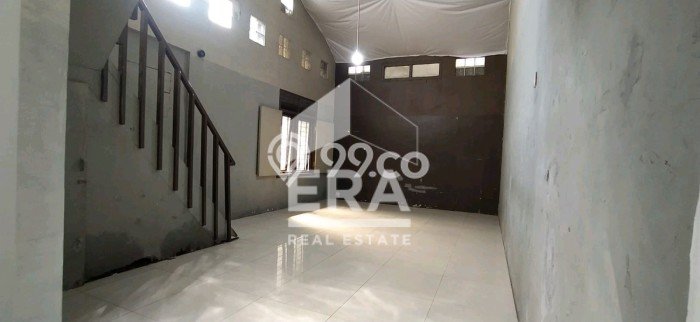 Gudang Disewa di Bandung dengan LB 300m2 Area Komersial Ramai Gudang Disewa di Bandung dengan LB 300m2 Area Komersial Ramai