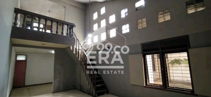 Gudang Disewa di Bandung dengan LB 300m2 Area Komersial Ramai Gudang Disewa di Bandung dengan LB 300m2 Area Komersial Ramai