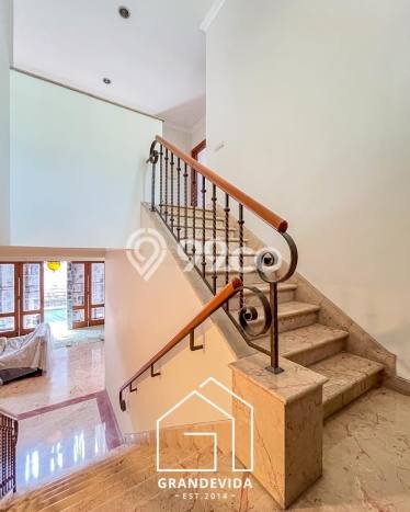 Rumah Elit Modern Tanpa Renovasi di Pondok Indah Jakarta Selatan Rumah Elit Modern Tanpa Renovasi di Pondok Indah Jakarta Selatan