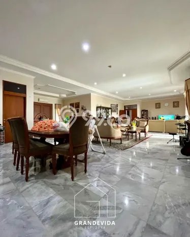 Ready to Use! Premium House LT 910m2 Desain Elegan di Cipete Ready to Use! Premium House LT 910m2 Desain Elegan di Cipete
