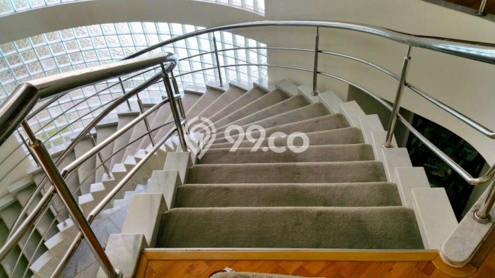 Hunian Mewah LB 900m2 Siap Pakai Desain Elegan di Pondok Indah, Jakarta Selatan Hunian Mewah LB 900m2 Siap Pakai Desain Elegan di Pondok Indah, Jakarta Selatan
