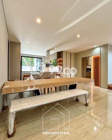 Rumah Elit Modern Tanpa Renovasi di Tanjung Barat Jakarta Selatan Rumah Elit Modern Tanpa Renovasi di Tanjung Barat Jakarta Selatan