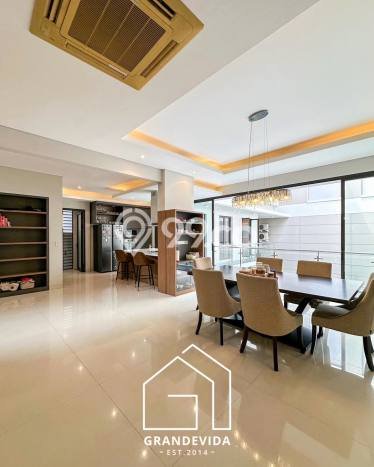 For Sale! Luxury House LT 364m2 Desain Modern di Kuningan For Sale! Luxury House LT 364m2 Desain Modern di Kuningan