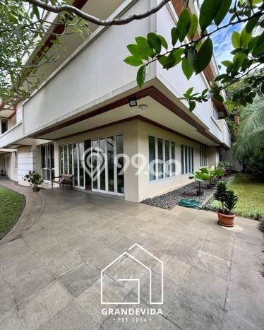 Rumah Elit Modern Tanpa Renovasi di Pondok Indah Jakarta Selatan Rumah Elit Modern Tanpa Renovasi di Pondok Indah Jakarta Selatan