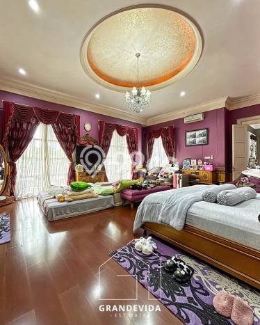 Siap Huni Hunian Elit 11 Kamar di Cilandak Dekat ke Mana Pun Siap Huni Hunian Elit 11 Kamar di Cilandak Dekat ke Mana Pun