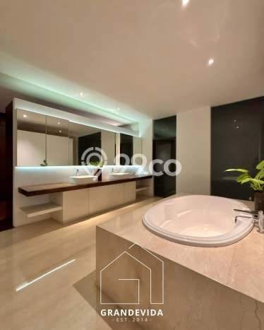 Jual Rumah Luas Megah Dengan View Cantik di Pondok Indah, Jakarta Selatan Jual Rumah Luas Megah Dengan View Cantik di Pondok Indah, Jakarta Selatan