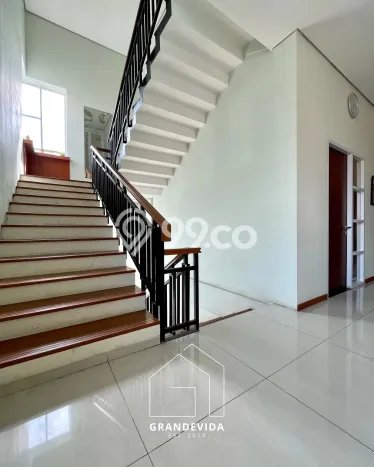 Unit Kantor Dijual di Jakarta Selatan LT 876m2 & LB 689m2 Unit Kantor Dijual di Jakarta Selatan LT 876m2 & LB 689m2