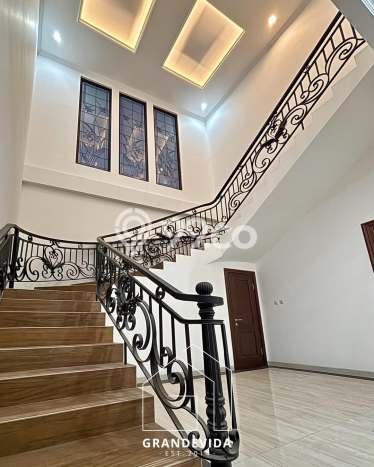 Siap Huni Hunian Elit 6 Kamar di Menteng Dekat ke Mana Pun Siap Huni Hunian Elit 6 Kamar di Menteng Dekat ke Mana Pun