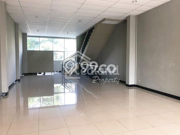 Ruko Dijual di Ungaran Barat Semarang dengan Luas Bangunan 240m2 Ruko Dijual di Ungaran Barat Semarang dengan Luas Bangunan 240m2