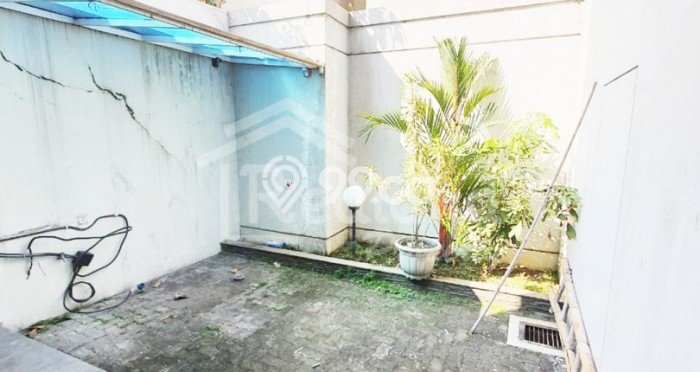Ruko Disewa di Semarang dengan LB 300m2 Area Komersial Ramai Ruko Disewa di Semarang dengan LB 300m2 Area Komersial Ramai
