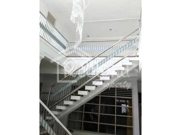 Disewakan Rumah Konsep Modern di Semarang Tengah Semarang dengan 7 KT Disewakan Rumah Konsep Modern di Semarang Tengah Semarang dengan 7 KT