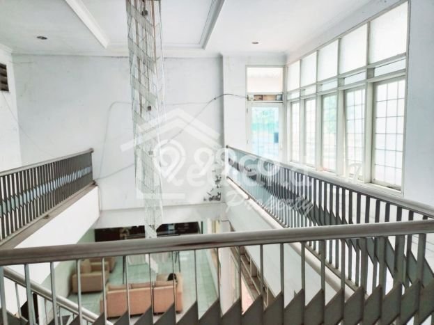 Disewakan Rumah Konsep Modern di Semarang Tengah Semarang dengan 7 KT Disewakan Rumah Konsep Modern di Semarang Tengah Semarang dengan 7 KT