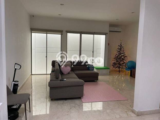 For Sale! Luxury House LT 160m2 Desain Elegan di Pantai Indah Kapuk For Sale! Luxury House LT 160m2 Desain Elegan di Pantai Indah Kapuk