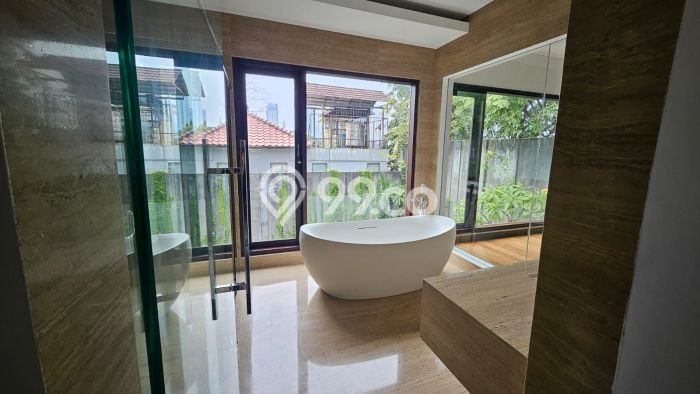 Hunian Mewah Dijual LT 692m2 di Kebayoran Baru, Jakarta Selatan Hunian Mewah Dijual LT 692m2 di Kebayoran Baru, Jakarta Selatan