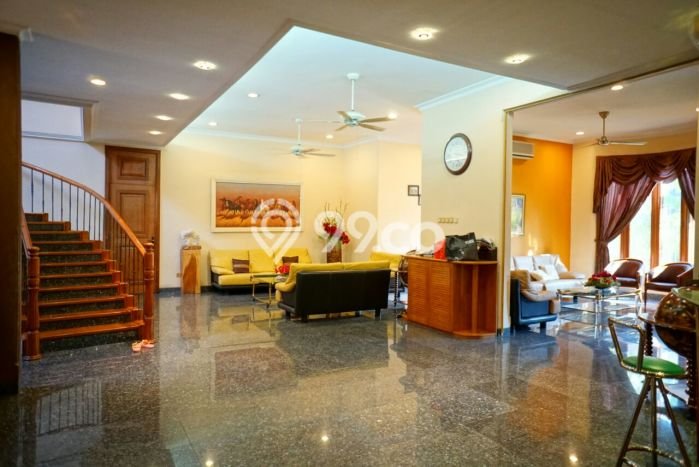 Rumah Elit LB 558m2 Siap Huni Desain Elegan di Pantai Mutiara, Jakarta Utara Rumah Elit LB 558m2 Siap Huni Desain Elegan di Pantai Mutiara, Jakarta Utara