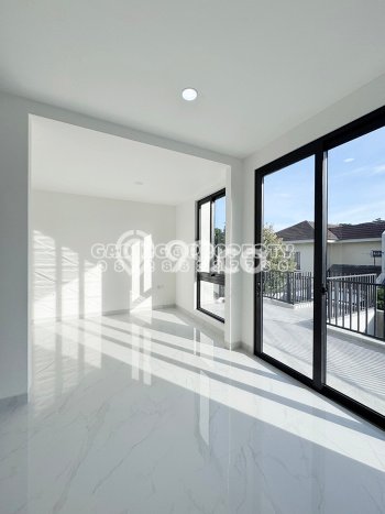 Jual Rumah Luas Megah Dengan View Cantik di BSD De Park, Tangerang Jual Rumah Luas Megah Dengan View Cantik di BSD De Park, Tangerang