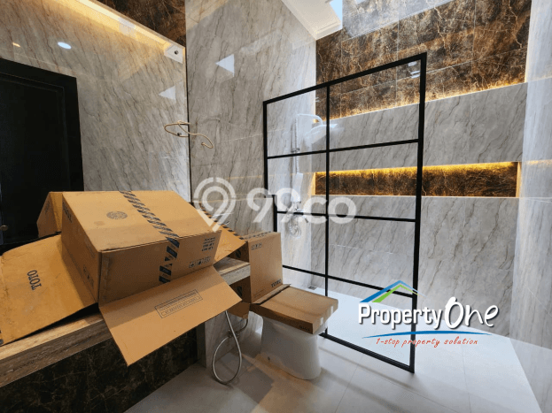 Rumah Mewah Dijual LT 180m2 di BSD, Tangerang Selatan Rumah Mewah Dijual LT 180m2 di BSD, Tangerang Selatan